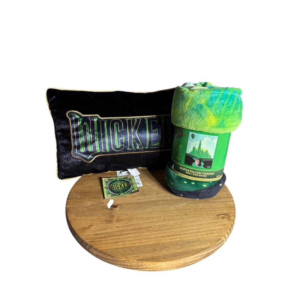 Wicked The Movie Emerald City Ahead Super Plush Throw Blanket & Key Pillow NWT